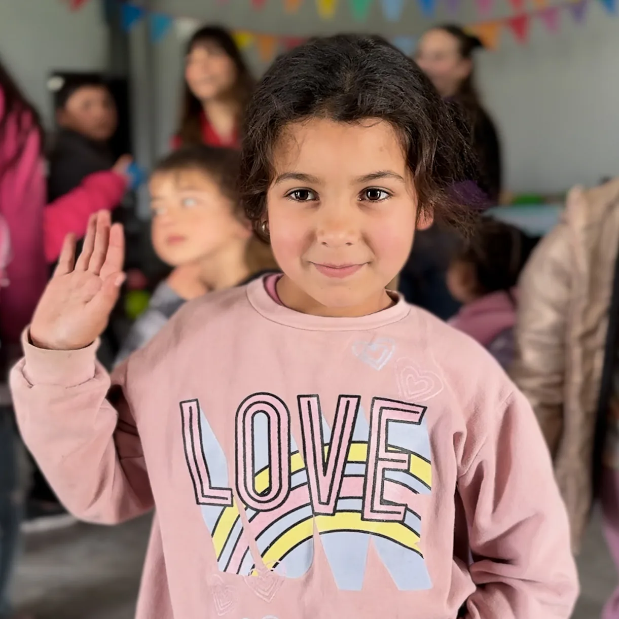 Una niña participando de una actividad